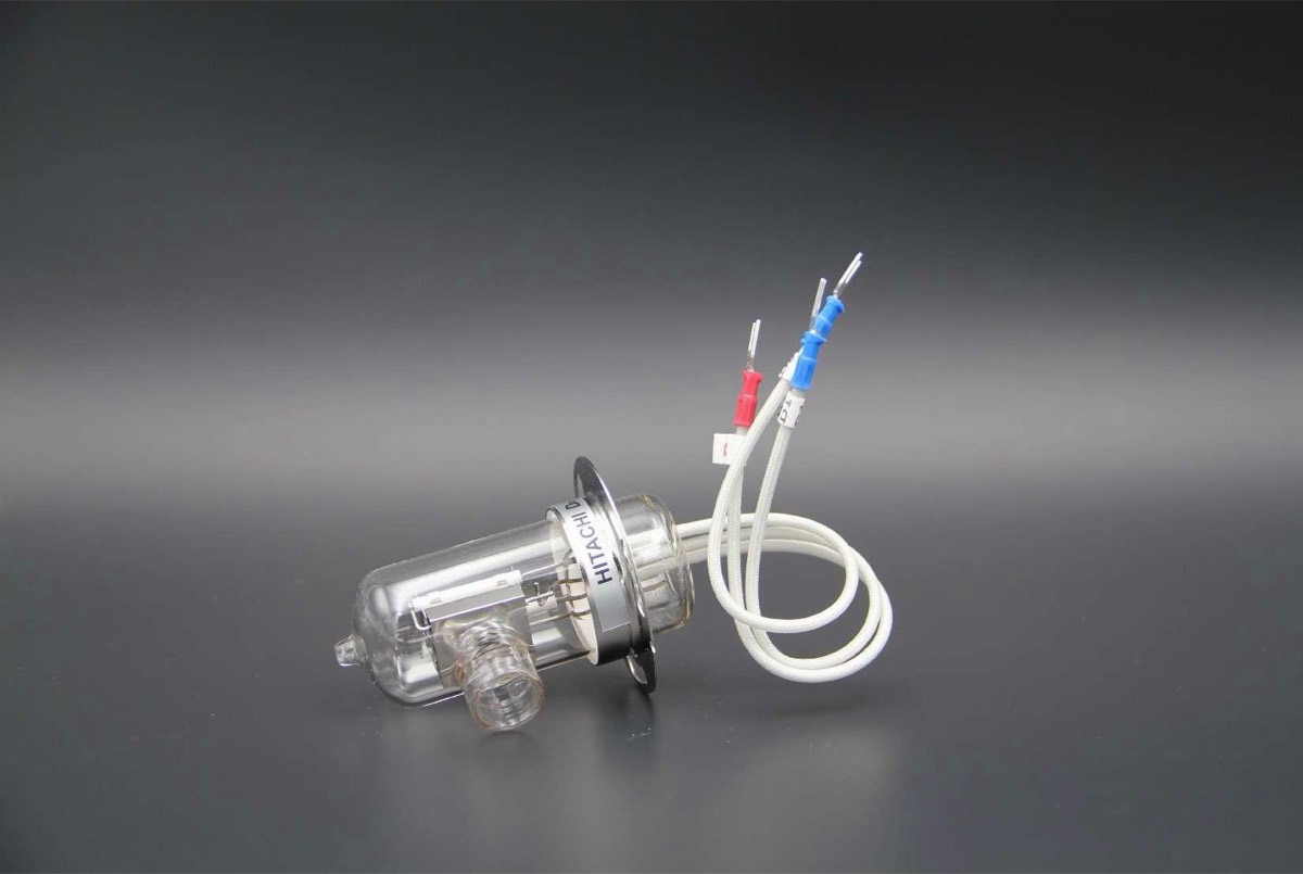 Deuterium lamp for Hitachi and Primaide detectors, flanged base with a flying lead and spade terminals.